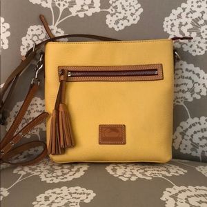 LIKE NEW! 💛Dooney Crossbody💛